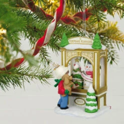 Lovely Souvenir Store -Lovely Souvenir Store Christmas Window 2023 Exclusive Ornament 2299QXC5618 02