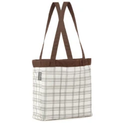 Hallmark My Zoo Activity Bag With Finger Puppets -Lovely Souvenir Store Finger Puppet Animal Set and Book Bag 1BBY4820 03