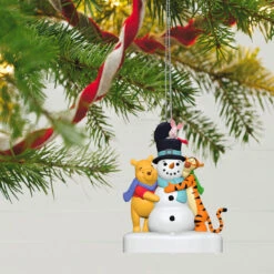 Hallmark Disney Winnie The Pooh A Happy Holiday Hug Musical Ornament -Lovely Souvenir Store Winnie the Pooh Tigger Piglet Keepsake Ornament 2999QXD6737 02